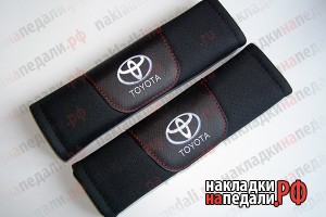 Накладки на ремни с перфорацией Toyota (черные)