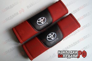 Накладки на ремни с перфорацией Toyota (красные)